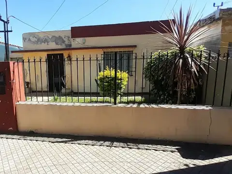 VENTA CASA DOS DORMITORIOS - CAPITAN BERMUDEZ