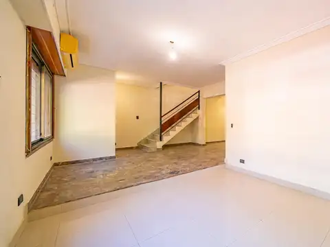 Depto Tipo Casa en Venta de 4 dormitorios