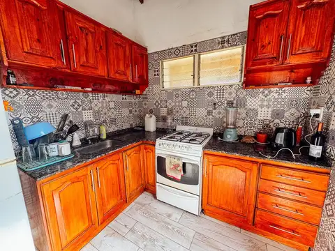 Casa 4 ambientes con 2 baños