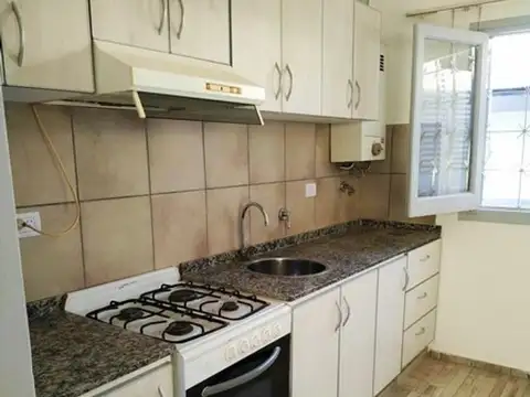 Casa Reciclada 3 Dorm en Cerro de las Rosas-Nicanor Carranza