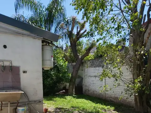 Depto Tipo Casa 2 ambientes con 1 baño