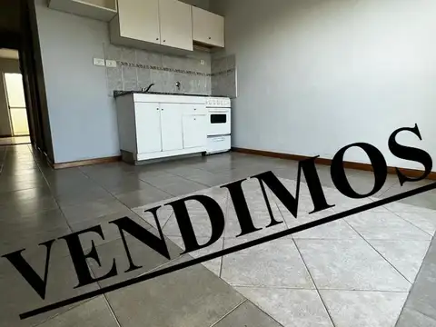 DEPARTAMENTO DOS AMBIENTES AL FRENTE EN VENTA CON PATIO