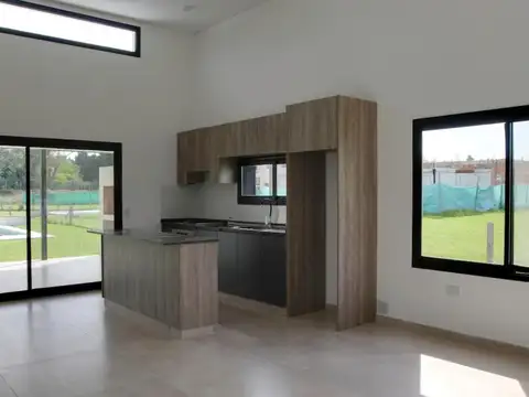 Casa 4 ambientes con 2 baños