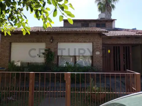 140 entre 47 y 49 800, Piso 0