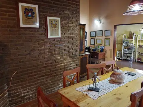 Casa 5 ambientes con 2 baños