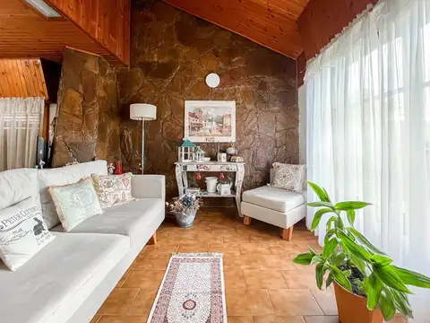 CASA EN VENTA RINGUELET 2 DORMITORIOS Y PILETA