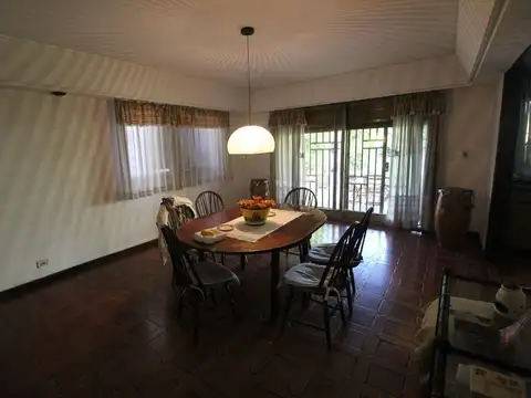 Casa en Venta con 3 cocheras