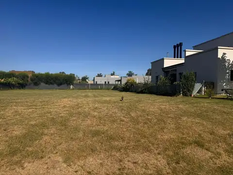 Lote central en Fincas Alvarez 720m2