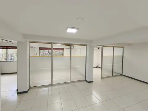 Oficina 4 ambientes con 2 baños