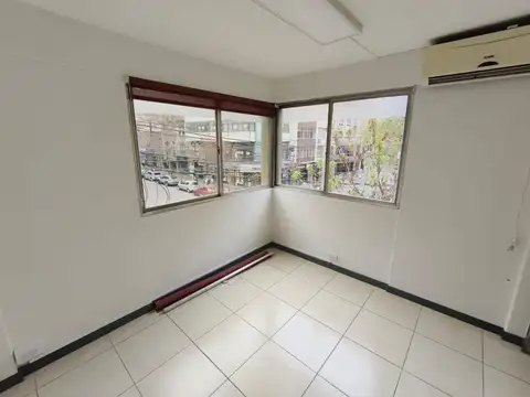 Oficina 4 ambientes con 2 baños
