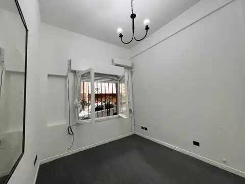Departamento 1 ambiente con cocina separada en planta baja al frente