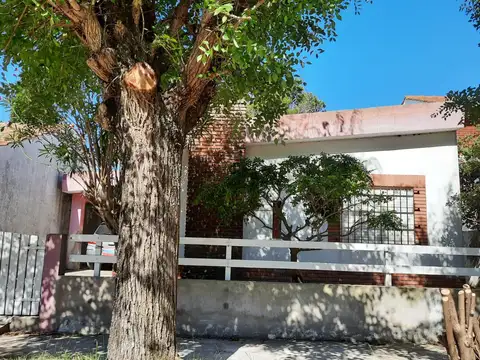 APTA PARA CRÉDITO BANCARIO - Excelente e impecable casa a 3 cuadras del mar.