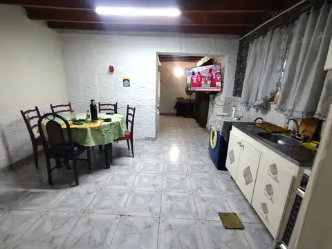 Casa 5 ambientes con 2 baños