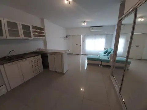 Depto Tipo Casa en Alquiler en Villa Sarmiento, $ 400.000
