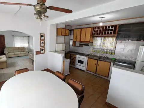 PH tipo casa en Venta 4 Ambs. con garaje y patio Gerly Lanus