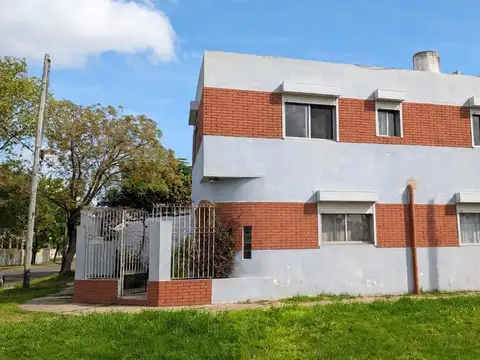 PH tipo casa en Venta 4 Ambs. con garaje y patio Gerly Lanus