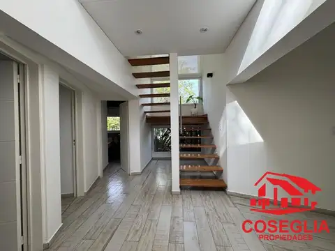 Casa en Alquiler con 1 cochera