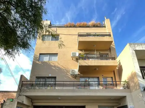 RETASADO! 2 AMBIENTES CON TERRAZA PROPIA Y PARRILLA!