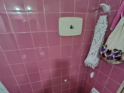 AMPLIO PISO - EN OPTIMO ESTADO – CON BALCON CORRIDO - SIN EXPENSAS