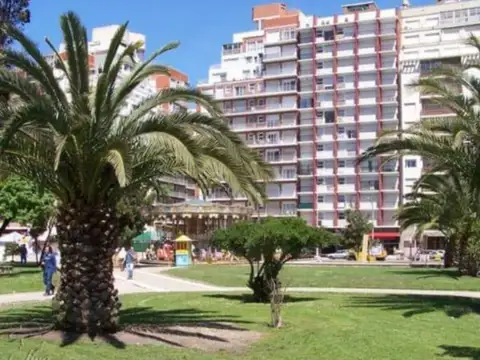 Departamento de dos ambientes con patio y cocheta