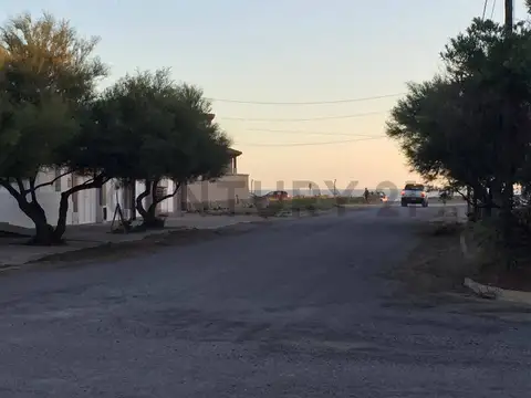 Dos lotes contiguos en block y en esquina (550 m2) a 100 metros del mar