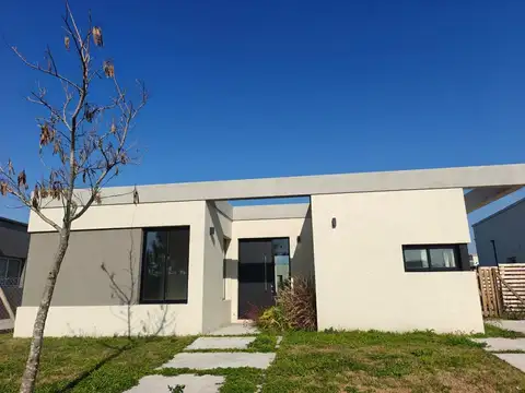 Casa en venta Pilar del Este Santa Emilia