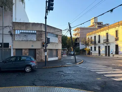 Casa 6 ambientes con 2 baños