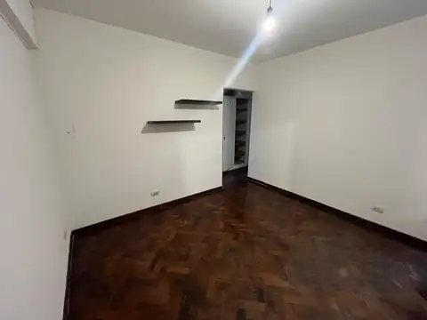 DEPARTAMENTO EN PLANTA BAJA DE 2 AMBIENTES AMPLIOS CON PATIO Y LAVADERO-