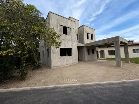 Casa en Venta con 3 cocheras