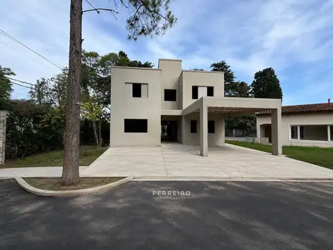 Casa 5 ambientes con 4 baños
