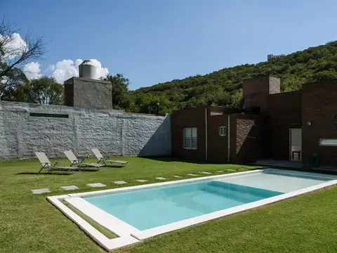 Casa 4 ambientes con 1 baño