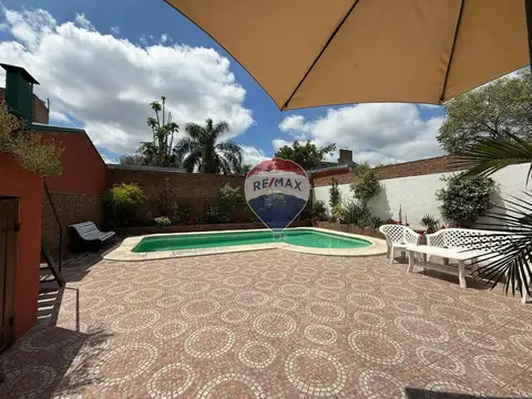 SE VENDE CASA EN SANTO TOMÉ CON PILETA