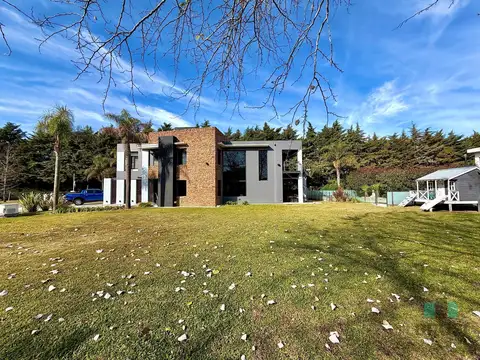 Casa 5 ambientes con 5 baños