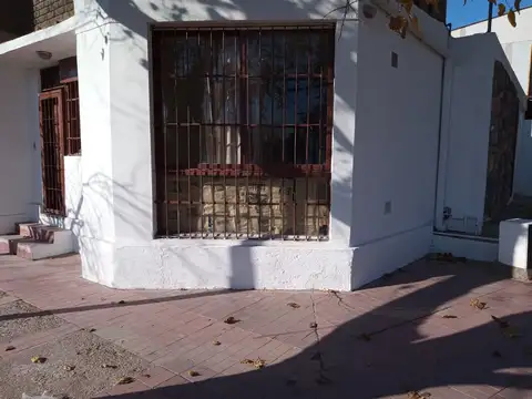 Casa 6 ambientes con 2 baños