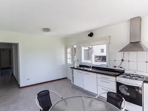 Casa en Alquiler con 2 cocheras