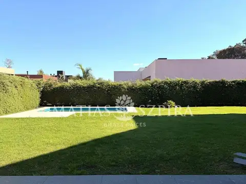 Casa 5 ambientes con 3 baños