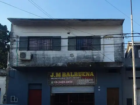 Casa en  caseros 3 ambientes + galpón