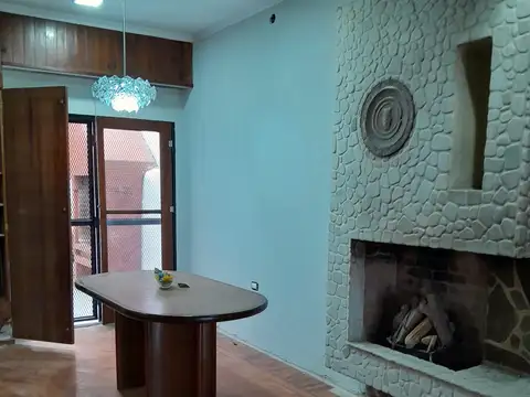 EXCELENTE P.H. CUATRO AMBIETES MUY AMPLIO TRES BAÑOS, LAVADERO, PATIO CON PARRILLA