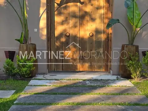 Casa en Alquiler con 1 cochera