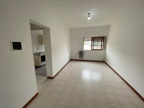 Alquiler! Departamento de 3 Amb en primer piso  . San Justo!