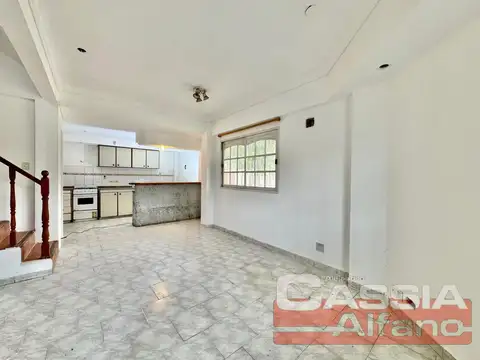 Depto Tipo Casa 5 ambientes con 2 baños