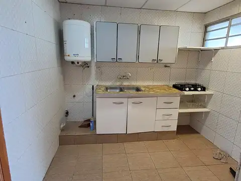 Unanue 100, Piso 1