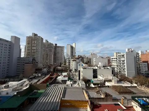 MONOAMBIENTE AL FRENTE CON BALCON