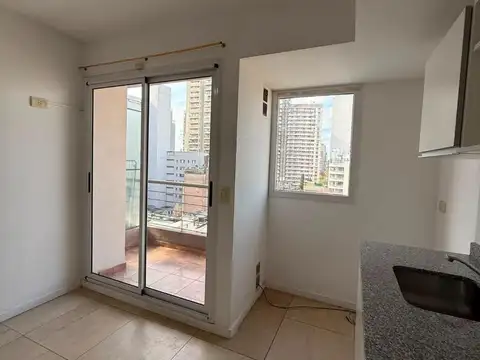 MONOAMBIENTE AL FRENTE CON BALCON