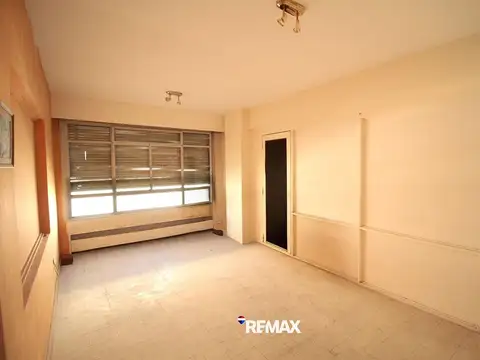 VENTA SEMIPISO DE OFICNAS 130 M2  COLON Y DRAGO