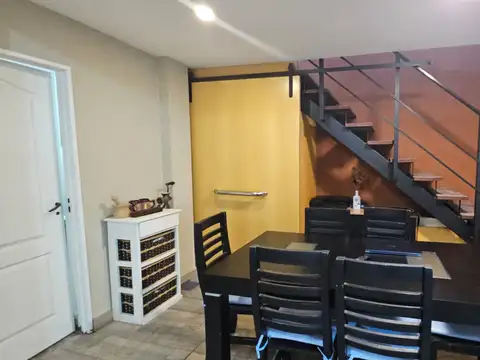 Depto Tipo Casa 4 ambientes con 2 baños
