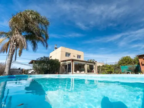 Casa 5 ambientes con 2 baños