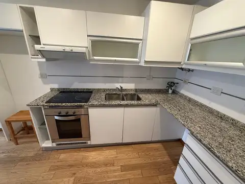 Depto Tipo Casa en Alquiler en Coghlan, $ 800.000