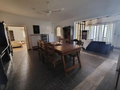 Casa en Venta con 3 cocheras