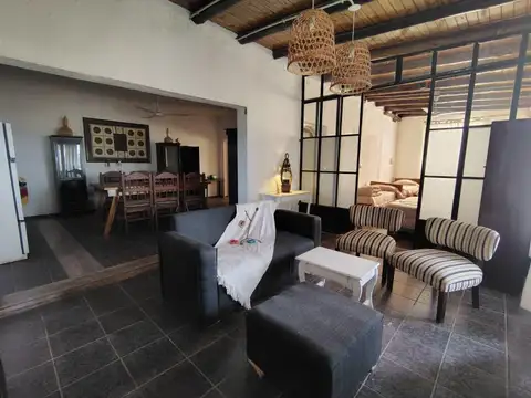 Espectacular propiedad con Viñedos en La Colonia. Ideal turismo. Quincho, Pileta y Galpón